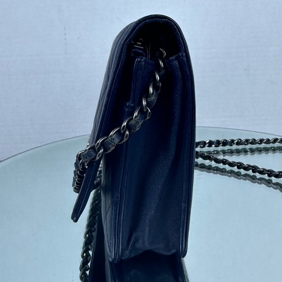 🌺BEAUTIFUL CHANEL BOY WOC lambskin Leather Chanel WOC NAVY. CROSSBODY - Picture 3 of 12